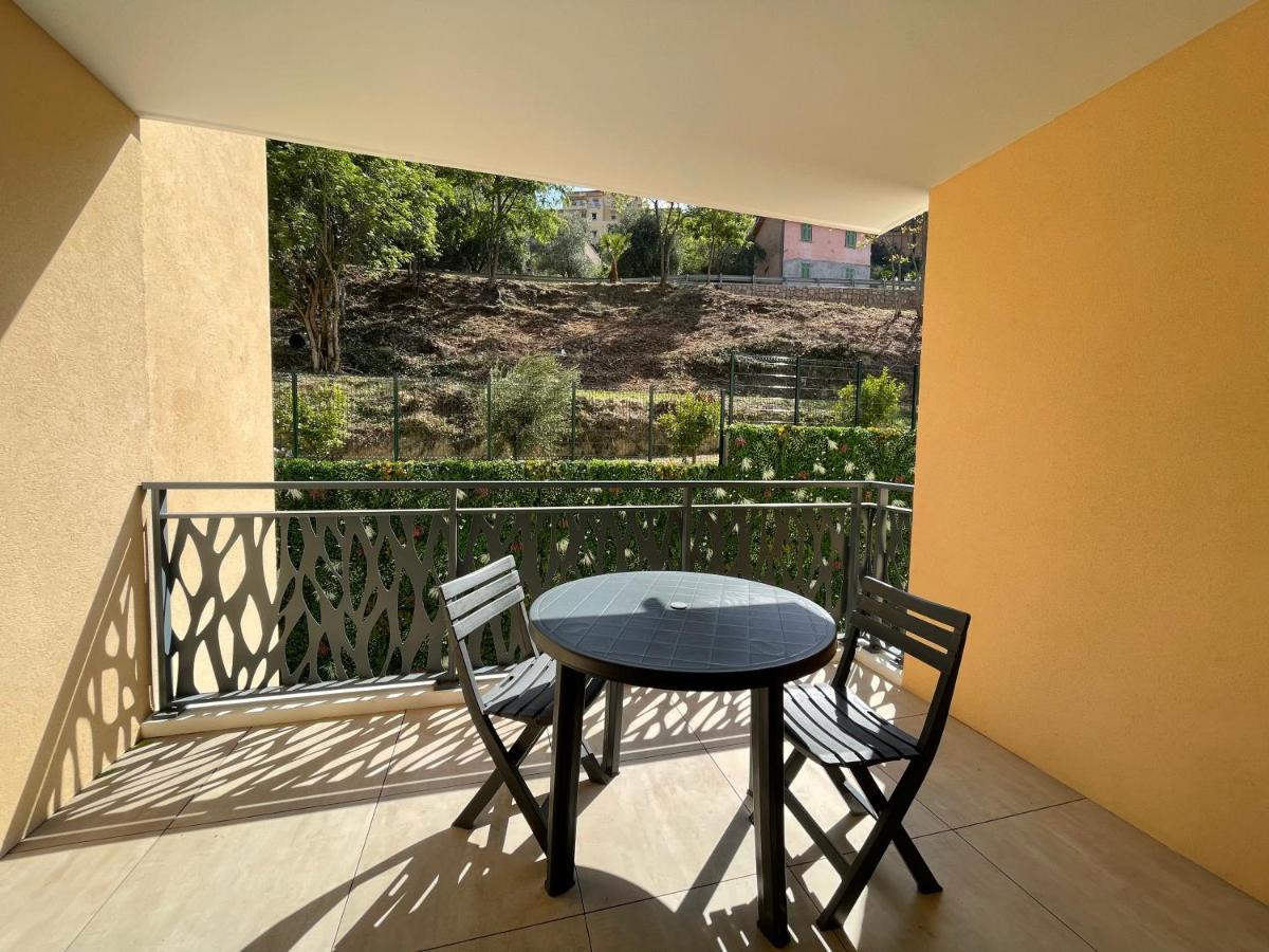 Bel Appartement Au Calme Avec Parking Ментона Екстериор снимка