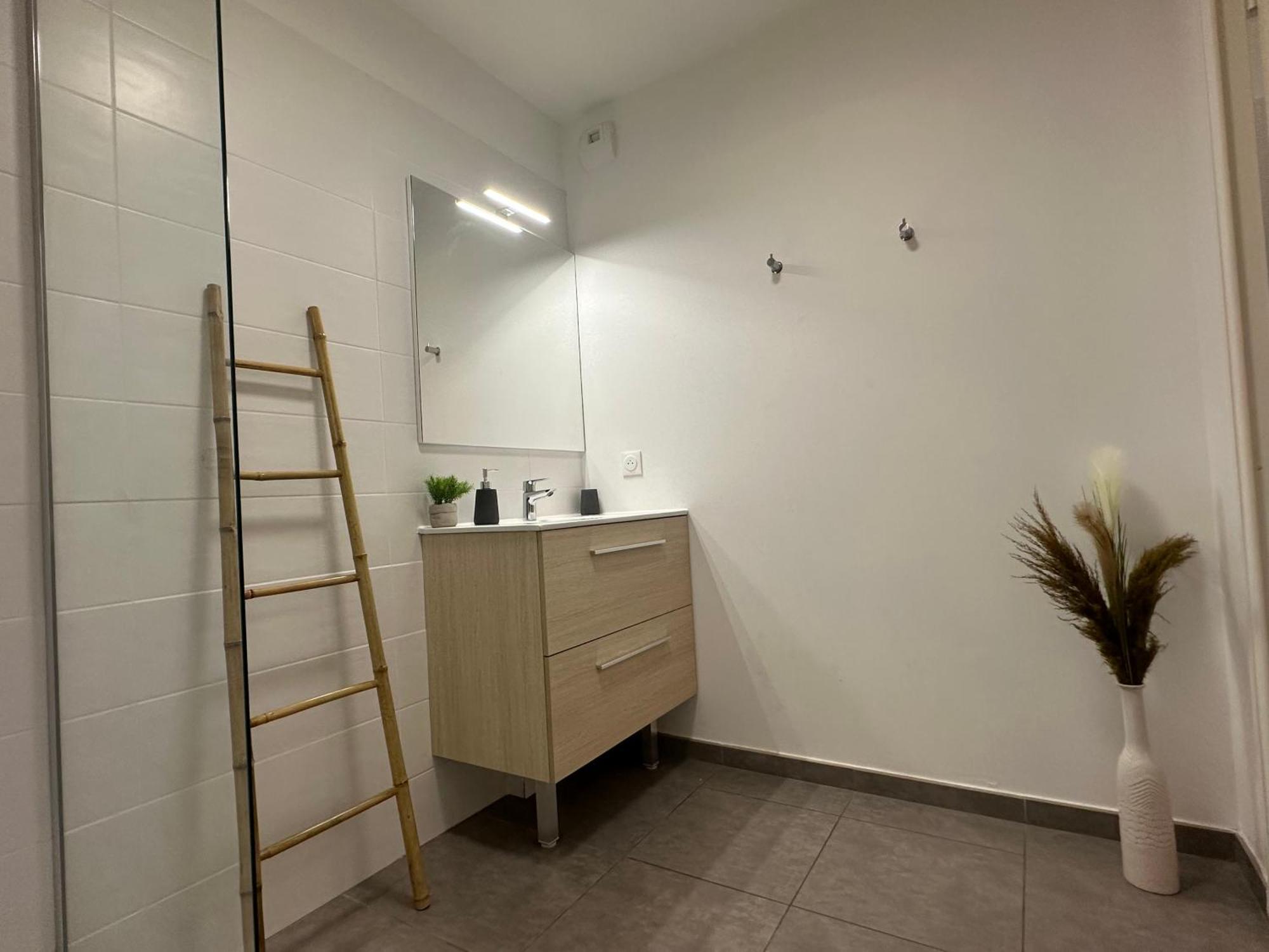 Bel Appartement Au Calme Avec Parking Ментона Екстериор снимка